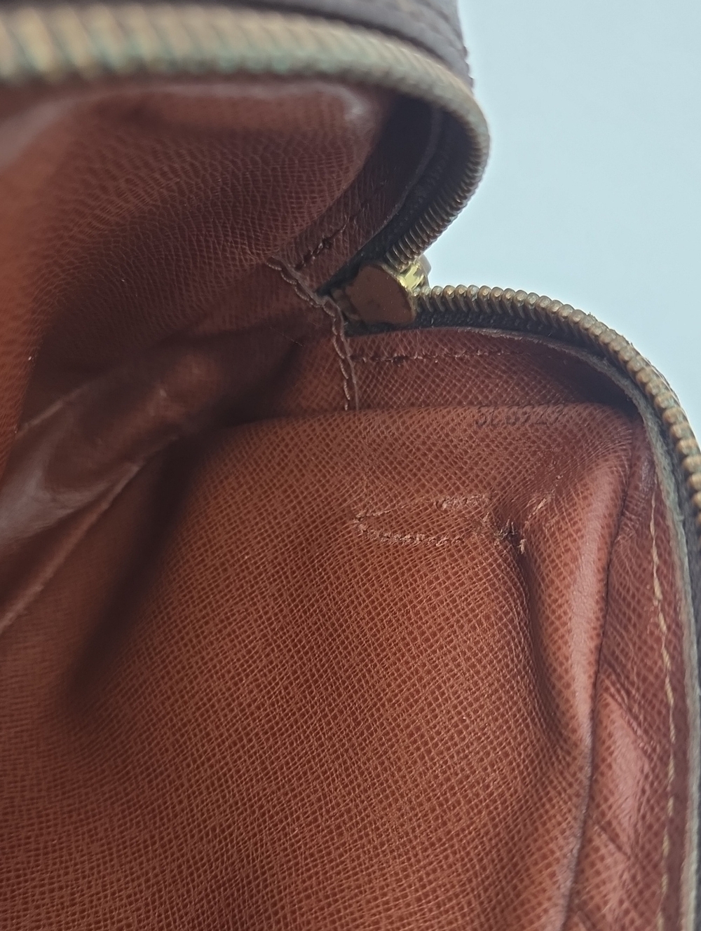 LOUIS VUITTON
Monogram Pochette Marly Bandouliere Crossbody..Authentic. - Picture 16 of 16